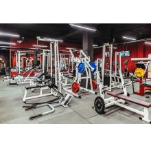 Экскурсия по тренажерам в спортзале